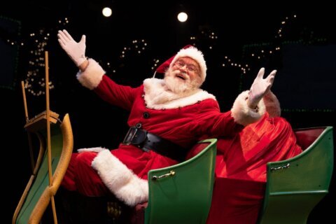 Tug the beard! Kris Kringle joins Ƶapp as Toby’s Dinner Theatre stages ‘Miracle on 34th Street’